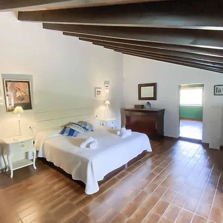 Guineu Villa *