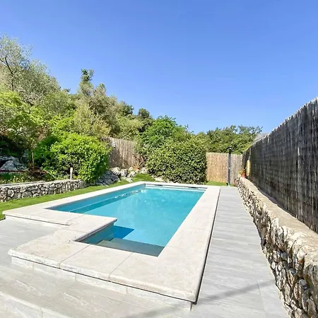 Guineu Villa *